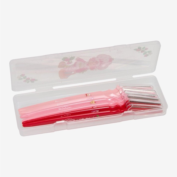 Célavi Strawberry Shortcake Razor Set with Case - Picture 3 of 5